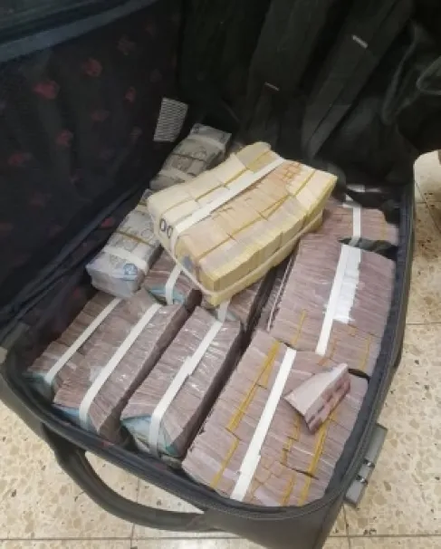 متجهان إلى الأردن.. إسرائيل تضبط شخصين بحوزتهما 12 مليون شيكل