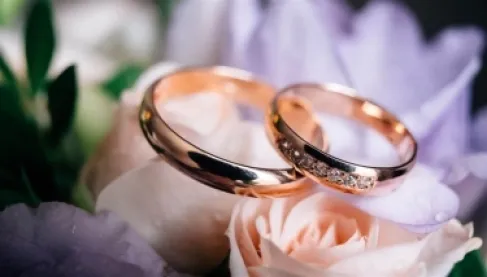 أبوظبي تسجل 53 ألف عقد زواج مدني و21 ألف وصية للأجانب