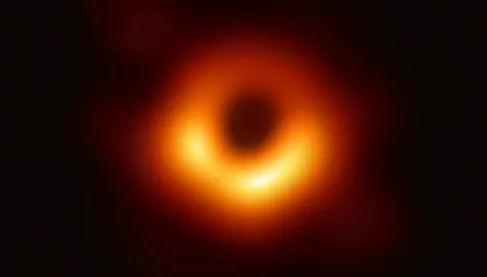لحظة كونية نادرة.. أول فيلم يوثق نشاط ثقب أسود عملاق