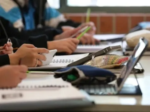 الإمارات تستبدل أجهزة الطلبة المستهلكة بحواسيب محمولة جديدة