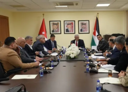 وزير النقل يبحث تطوير منظومة نقل متعدد في لواء البترا