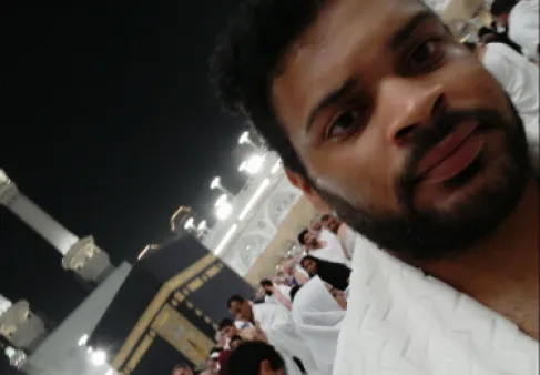 الأردني بدر ينطق بعد 26 عامًا في الحرم المكي - فيديو