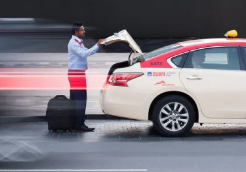 104 آلاف بلاغ عن مفقودات في مركبات الأجرة بدبي