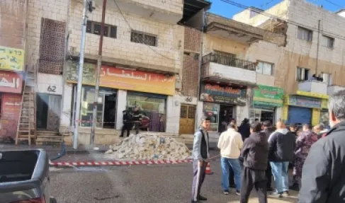 Evacuation of three families as a precaution after discovering a cave beneath a building in Madaba