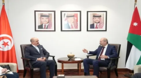 Al-Safadi conducts extensive discussions with his Tunisian counterpart