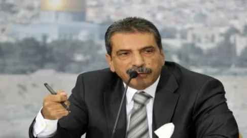 من الطيراوي إلى محمود عباس : الفساد والنهب يتفشى في سلطتك