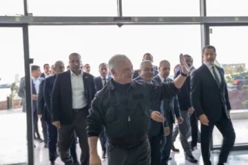 الملك يؤكد ضرورة تطوير البنية التحتية والطرق في إربد