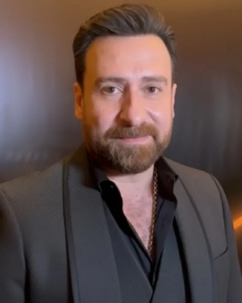 الموت يفجع نضال الشافعي بأغلى الناس