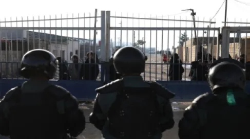 الجيش الأميركي يبدأ بنقل سجناء داعش من سورية إلى العراق