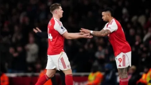 مدافع أرسنال: أشعر بالرهبة عندما أرى مهاجمينا