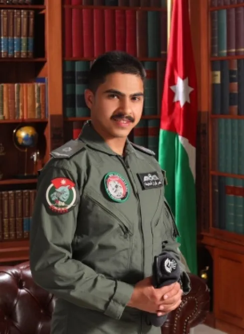 الكابتن طيار مقاتل عمر فواز المعايطه .. مبروك التخرج