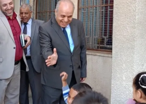 عزمي محافظة ينهي خدمات مدراء  مدارس  ومساعدين ومعلمين