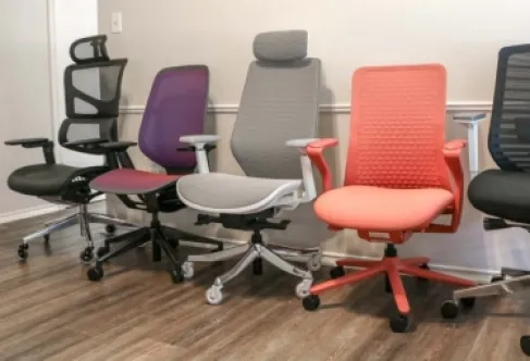 الخلايلة يطلب شراء 400 كرسي لموظفي الضمان الاجتماعي