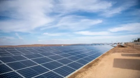 مفوضية اللاجئين: مخيم الأزرق يدخل مرحلة جديدة من التزويد المستدام للكهرباء