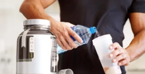 هل تساعد مخفوقات البروتين على إنقاص الوزن؟