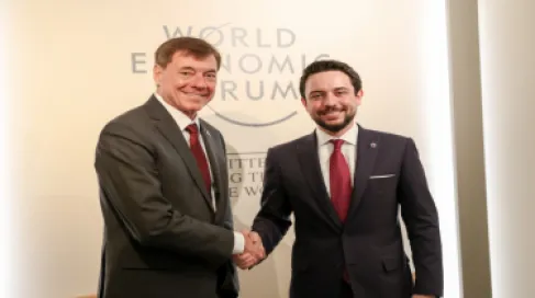 ولي العهد يلتقي المدير التنفيذي لشركة 