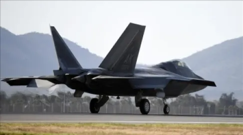 بريطانيا تنشر طائرات مقاتلة في قطر وسط تصاعد التوترات