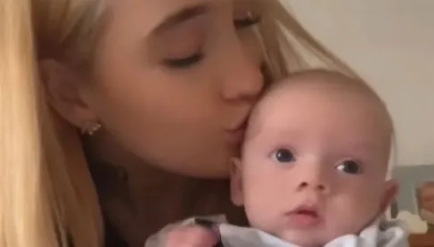 مأساة أم مكلومة.. استيقظت لإرضاع طفلها فوجدته جثة هامدة في سريره