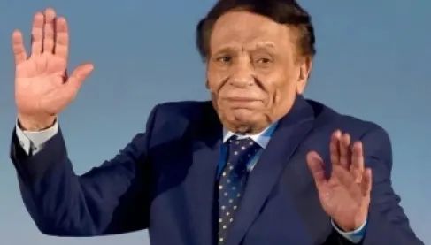 شائعة جديدة تطارد عادل إمام.. ونقيب الممثلين يكشف الحقيقة