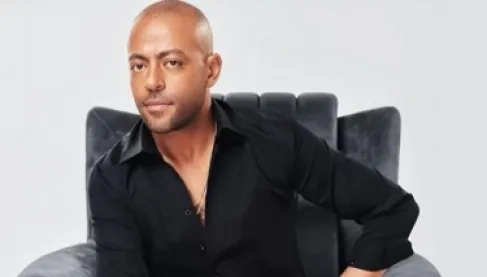 تامر عاشور يوضح موقفه من زراعة الشعر