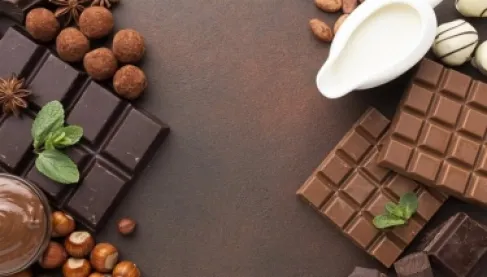الشوكولا الداكنة أم بالحليب.. أيهما أكثر صحة؟