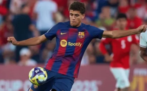 الأهلي يعلن انتقال حمزة عبدالكريم إلى برشلونة