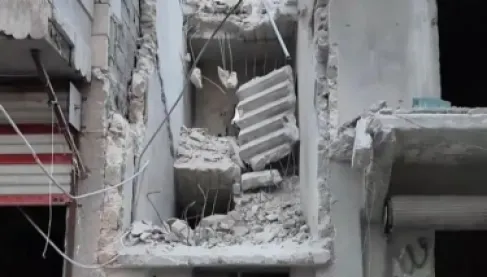 سورية.. انهيار مبنى في حلب يخلّف عشرات الضحايا والإصابات