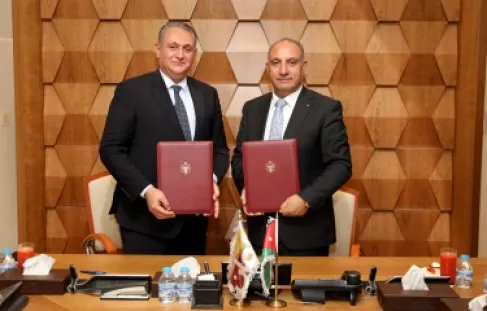 الاردن .. توقيع اتفاقية توفير حاويات معلّقة في الأماكن العامة