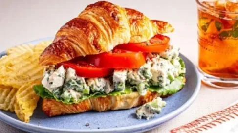 الكرواسون بالشاورما والكشك: ماذا فعل اللبنانيون بالمخبوزات الفرنسية؟