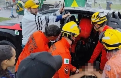 صاعقة برق تصيب عشرات المحتجين المؤيدين لبولسونارو في البرازيل