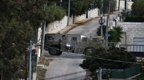 قوات الاحتلال الإسرائيلي تقتحم بلدات فلسطينية عدة وتعتقل العشرات