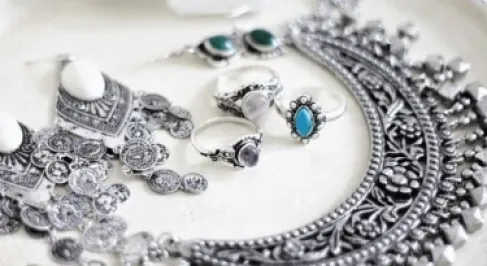 نقيب الصاغة: الفضة لا تصنف كمجوهرات ولا تسعر نقابيا في الأردن