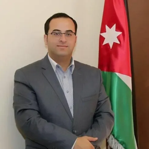 على شركات الكهرباء والمياه أن تكون مع المواطن لا عليه