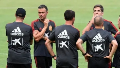 أُقيل بسبب استخدام شات جي بي تي.. اتهامات تطال مدرب إسبانيا والأخير يرد