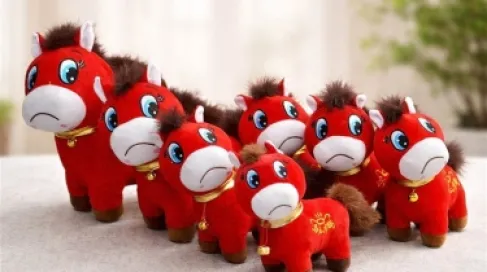 خطأ في التصنيع يحول دمية (الحصان الباكي) إلى تريند عالمي