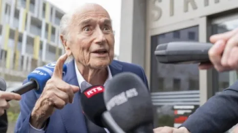 بلاتر يكسر صمت: نصيحتي للعالم هي تجنب مونديال أمريكا!