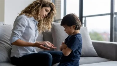 خطوات عملية لضبط سلوك طفلك عند الغضب دون صراخ أو عقاب