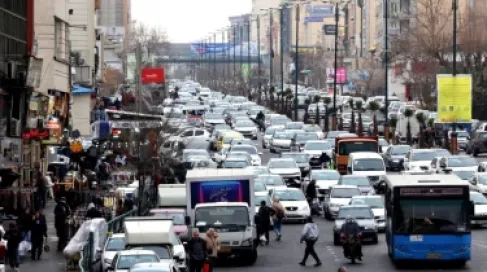 مسؤول إيراني يتحدث عن إمكانية إعادة الإنترنت للشركات خلال أيام