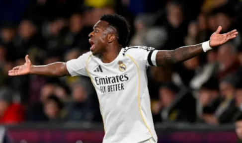 فينيسيوس يرفع البطاقة الحمراء في وجه ريال مدريد