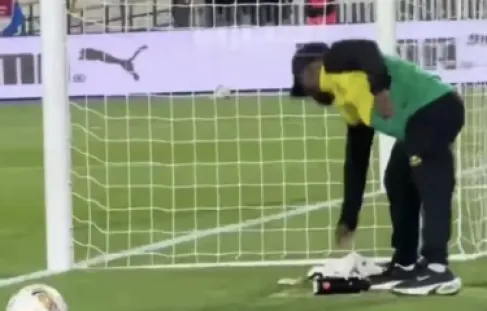 مجدداً.. اندلاع صراع مناشف في مباراة بالمغرب