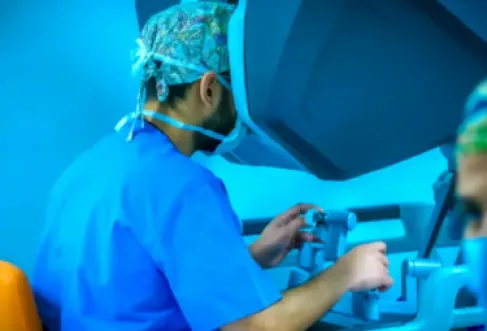 إنجاز سعودي عالمي.. زراعة كبد مريض بـ(الروبوت)