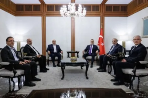 فيدان يلتقي وفدا من حماس لبحث المرحلة الثانية من اتفاق غزة