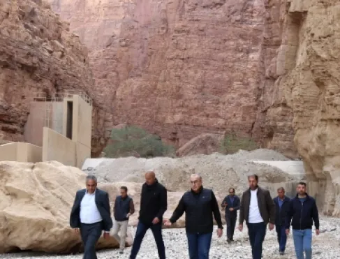 أبو السمن يتفقد مشاريع معالجة أضرار السيول