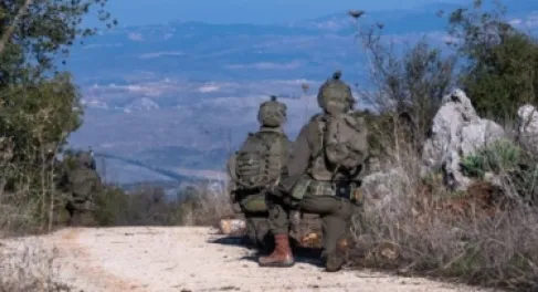 الاحتلال الإسرائيلي يرش مواد مجهولة فوق أراضٍ زراعية في القنيطرة السورية