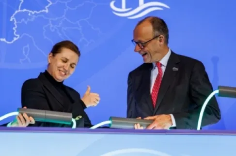 رئيسا وزراء الدانمارك وغرينلاند يطلبان دعم برلين وباريس بمواجهة ترمب