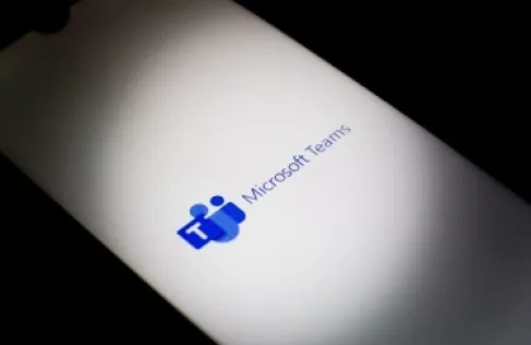 فرنسا تحظر استخدام منصات الفيديو الأمريكية في الاجتماعات الحكومية