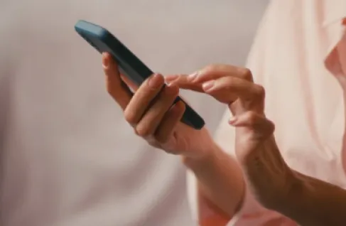 الإمارات.. ما هي عقوبة إعادة إرسال المحتوى المسيء؟