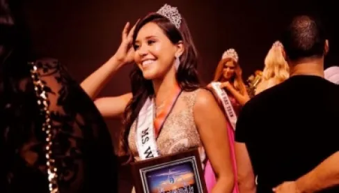 9 سنوات من المعاناة.. وفاة ملكة جمال أمريكية بعد صراع مع السرطان