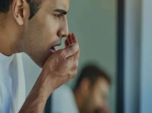 الأطباء يحسمون الجدل حول التجشؤ المتكرر والإصابة بالسرطان