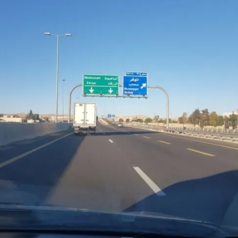 الأردن.. فتح عروض عطاء لإضاءة (شارع المية) بالطاقة الشمسية